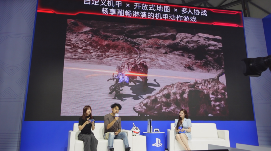 游戏制作人穿机甲亮相：揭秘背后的创意与制作过程，助你提升游戏设计能力！