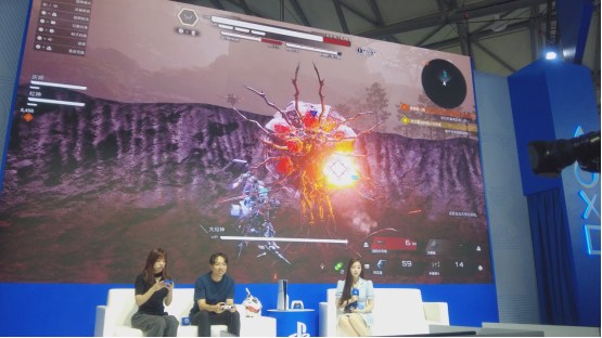 游戏制作人穿机甲亮相：揭秘背后的创意与制作过程，助你提升游戏设计能力！
