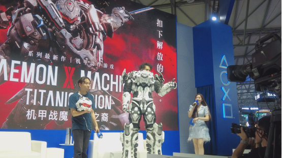 游戏制作人穿机甲亮相：揭秘背后的创意与制作过程，助你提升游戏设计能力！