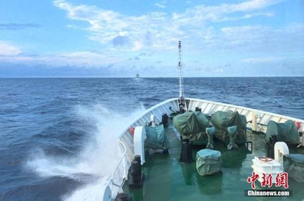 你知道中国海警在黄岩岛周边的执法巡查是如何维护领土主权的吗？