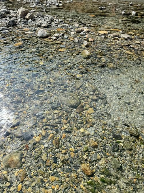 梦见溪水的深层解读解锁内心宁静与潜意识信号 梦见溪水的深层解读解锁内心宁静与潜意识信号