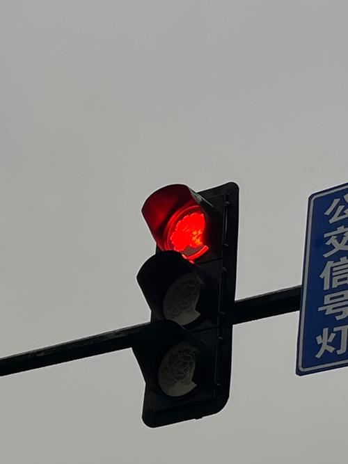 梦见绿灯的积极象征解析生活中潜在机遇与挑战 梦见绿灯的积极象征解析生活中潜在机遇与挑战