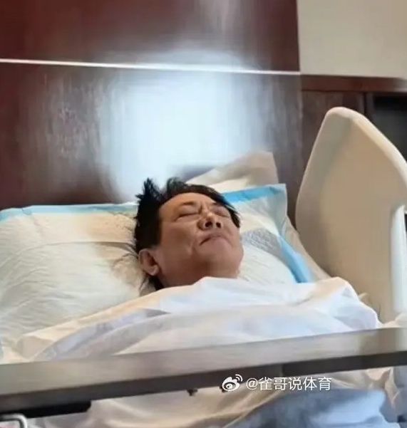 游戏圈震动：李连杰病床照曝光，关注健康秘诀与平安自述