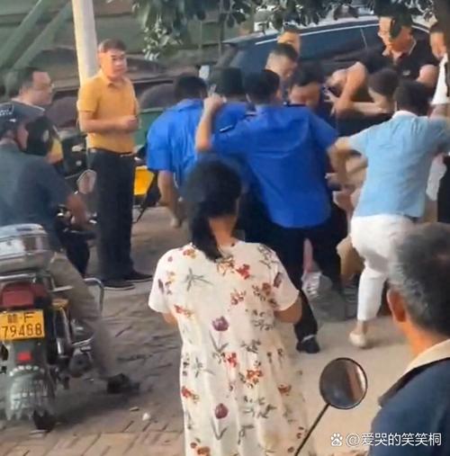 镇长为何被处理？探讨围殴事件背后的真相与影响