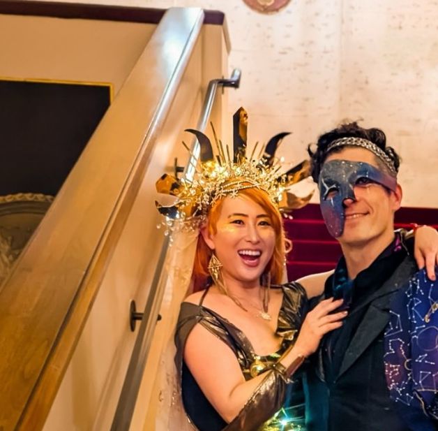 羊蹄山之魂女主演员分享惊艳化装舞会美照：揭秘她如何在活动中脱颖而出