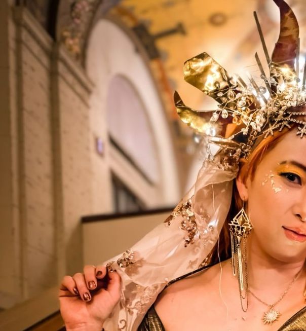 羊蹄山之魂女主演员分享惊艳化装舞会美照：揭秘她如何在活动中脱颖而出