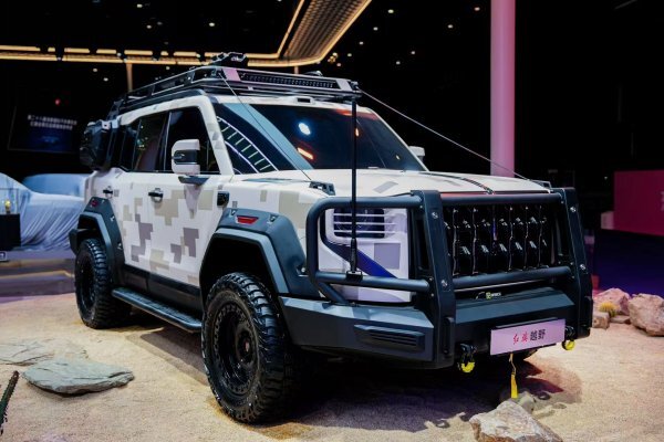 为什么红旗在成都车展上推出三款新车，扩容产品矩阵？探索这些车型的独特魅力！