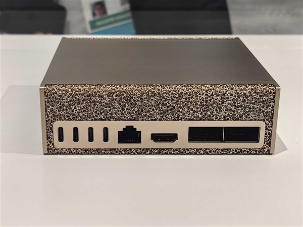 NVIDIA全球最小AI超算DGX Spark国内上架：这将如何改变游戏资讯行业？