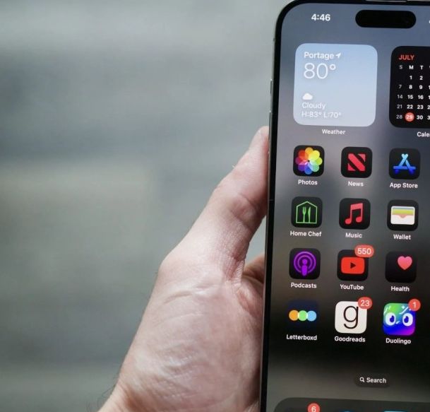 iPhone17 Pro外观引争议：设计大师如何神回复？