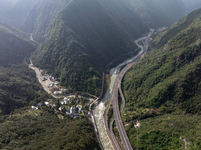 九寨沟不再封闭:九绵高速通车如何改变你的旅行体验? 九寨沟不再封闭:九绵高速通车如何改变你的旅行体验?