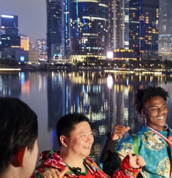 时事焦点:甲亢哥中国行圆满结束,直播探秘成龙背后故事 时事焦点:甲亢哥中国行圆满结束,直播探秘成龙背后故事