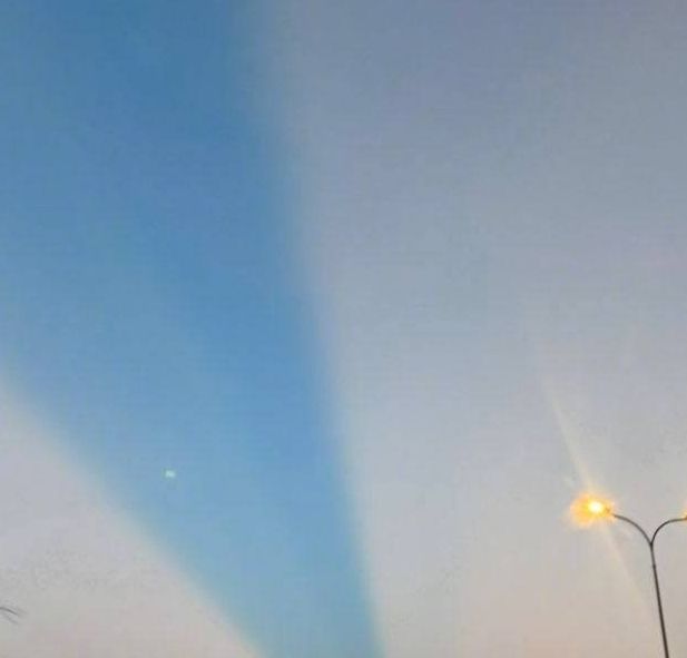 七夕前夜，杭州天空现奇观：神秘‘鹊桥’引热议！