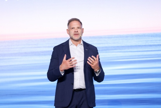 调整为：一汽奥迪如何实现双线领跑与油电智选？揭示长期主义背后的秘密