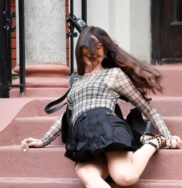 游戏动态 | 安妮·海瑟薇片场摔倒优雅复原，启发职场应变力提升技巧