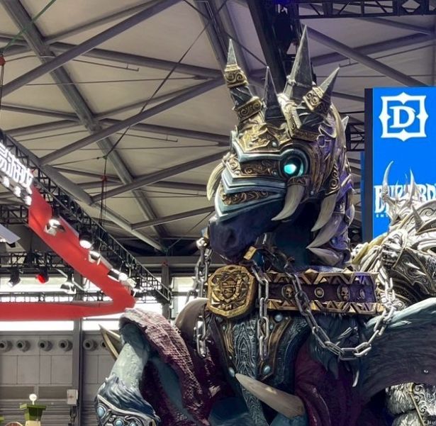 2米高巫妖王雕像值28.8万元!你愿意在CJ现场带回家吗? 2米高巫妖王雕像值28.8万元!你愿意在CJ现场带回家吗?