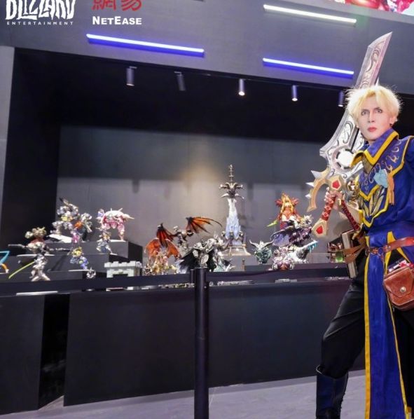 2米高巫妖王雕像值28.8万元!你愿意在CJ现场带回家吗? 2米高巫妖王雕像值28.8万元!你愿意在CJ现场带回家吗?