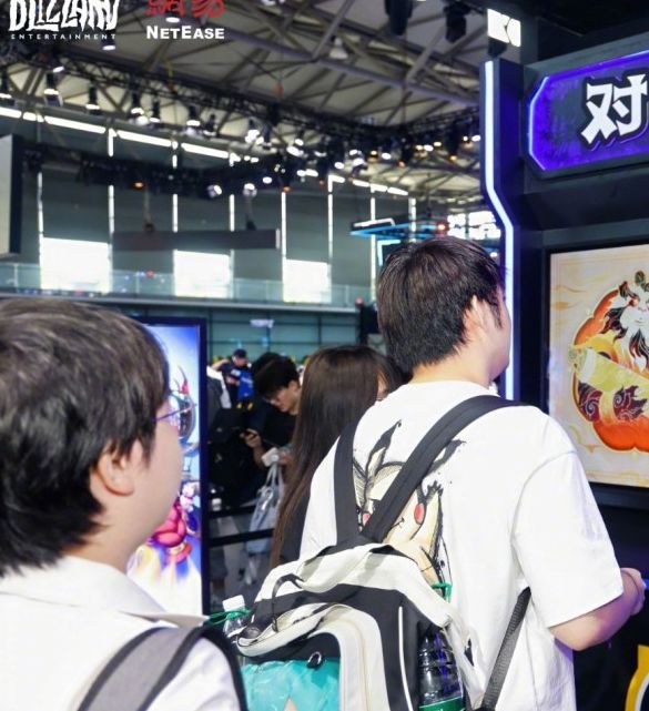 2米高巫妖王雕像值28.8万元!你愿意在CJ现场带回家吗? 2米高巫妖王雕像值28.8万元!你愿意在CJ现场带回家吗?