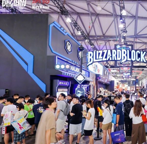 2米高巫妖王雕像值28.8万元!你愿意在CJ现场带回家吗? 2米高巫妖王雕像值28.8万元!你愿意在CJ现场带回家吗?