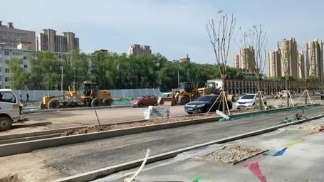 铁建广场交通迎新突破：周边三条市政路预计2026年通车，青岛城建为何如此神速？