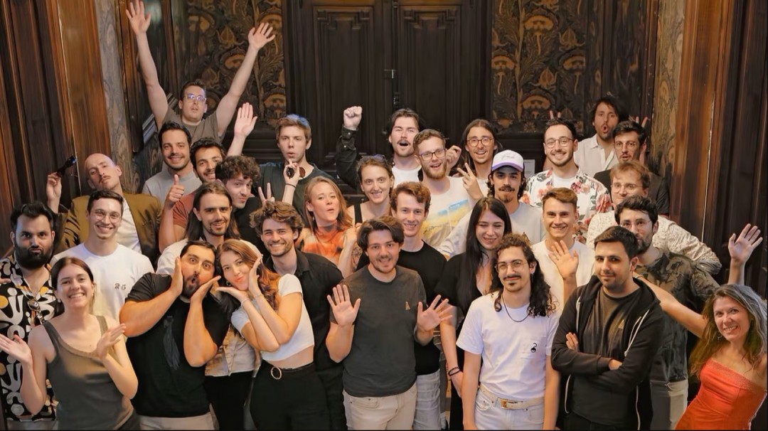 游戏新热潮：光与影：33号远征队Steam在线人数破7万，背后团队竟有育碧CEO加入！这款游戏为何如此吸引玩家？