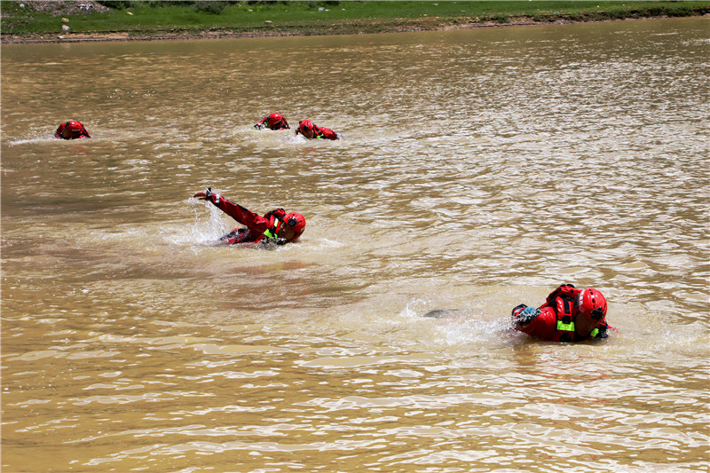 世界屋脊上的挑战：左贡森林消防如何‘冰河铸盾’？