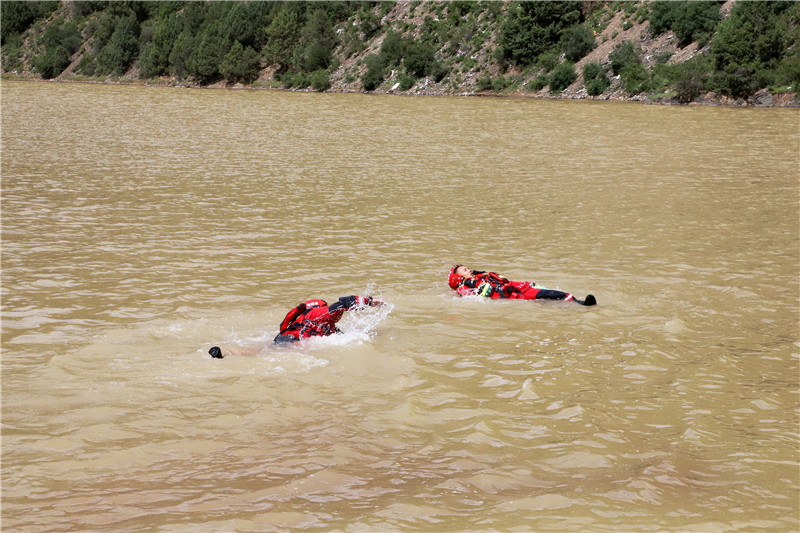 世界屋脊上的挑战：左贡森林消防如何‘冰河铸盾’？