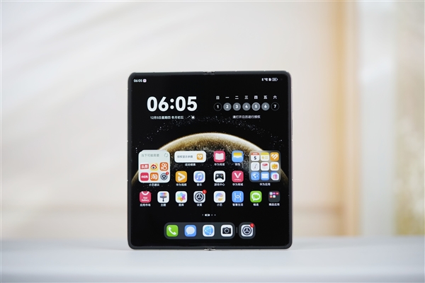 科学资讯｜为何华为成为折叠屏手机市场领跑者？全球份额达45%的背后因素解析