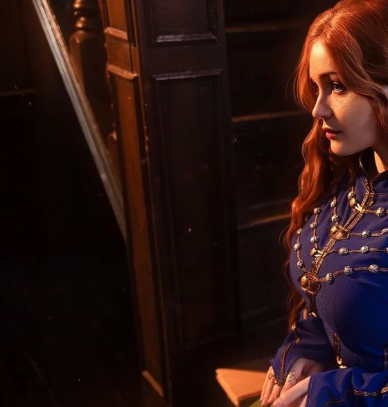 俄罗斯COSER如何完美演绎巫师中的特莉丝角色？探寻蓝色别有韵味的秘密！