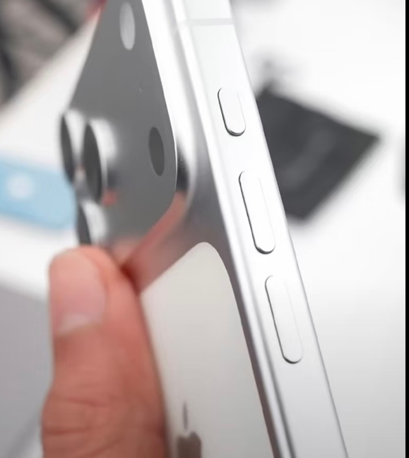 iPhone 17 Pro系列重回铝合金中框，为什么只有Air保留钛合金？