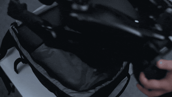 董事长稚晖君发布上纬新材首款机器人！能塞书包还能骑机器狗