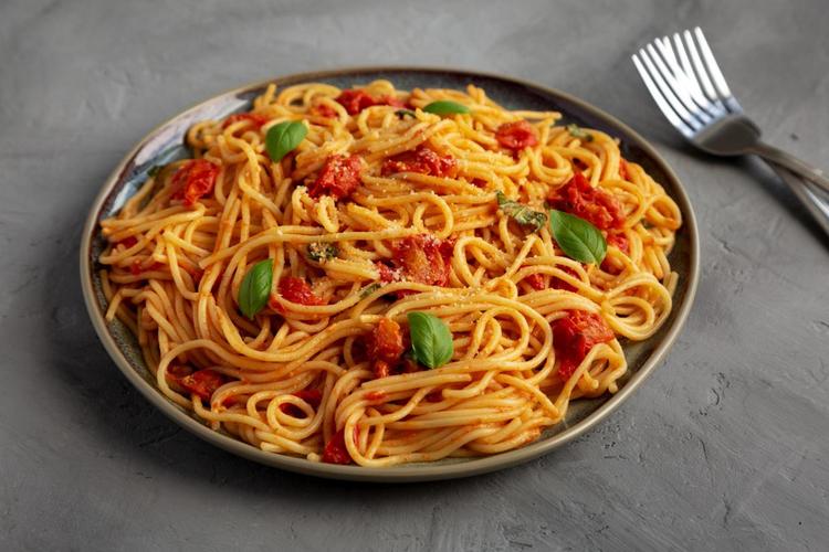 梦见意大利面解析文化象征与生活变化对比