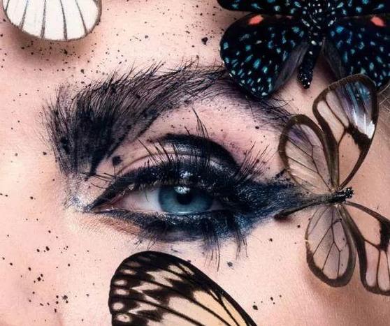 梦见化妆的深层寓意高效解析及解决方案揭秘