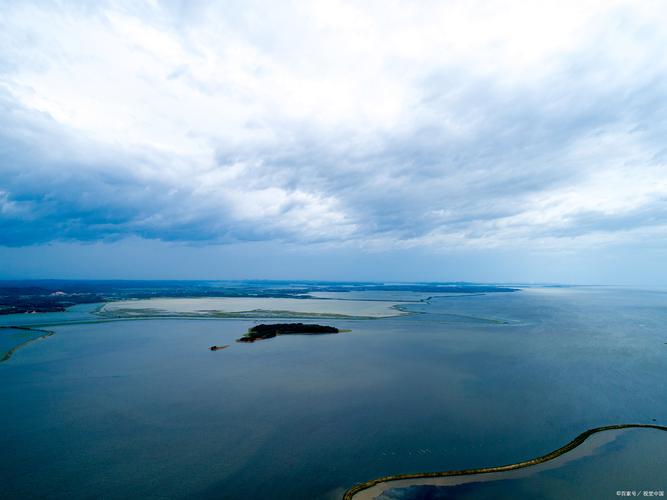 梦见咸水湖揭开背后深层意义，暗藏心灵密码