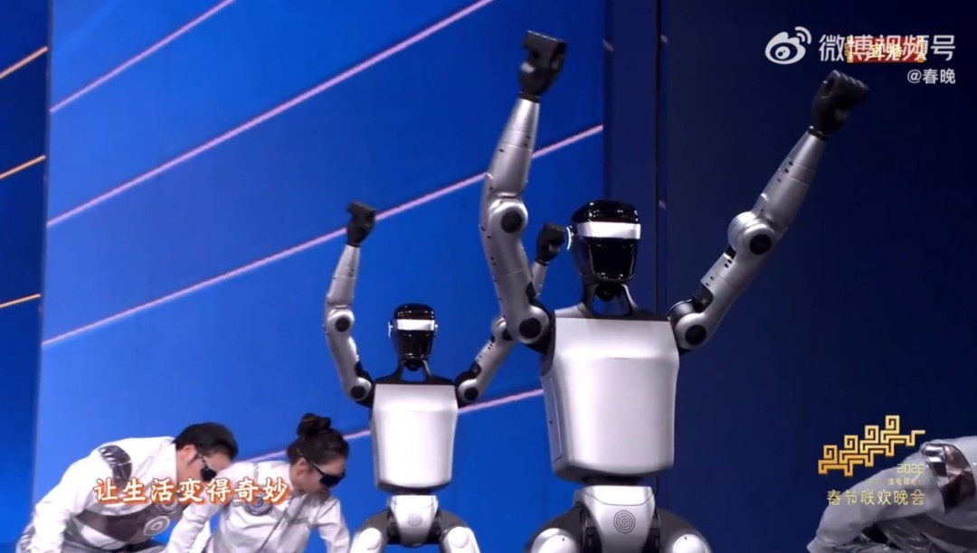 机器人如何全面入侵春晚?网友热议:一年进步为何如此之快! 机器人如何全面入侵春晚?网友热议:一年进步为何如此之快!