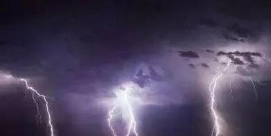 梦见闪电解析运势启示 vs 内心深思,哪个更重要? 梦见闪电解析运势启示 vs 内心深思,哪个更重要?