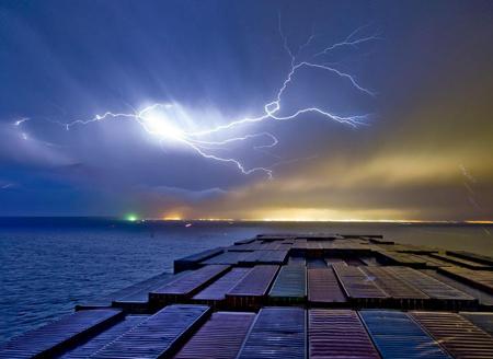 梦见闪电解析运势启示 vs 内心深思,哪个更重要? 梦见闪电解析运势启示 vs 内心深思,哪个更重要?