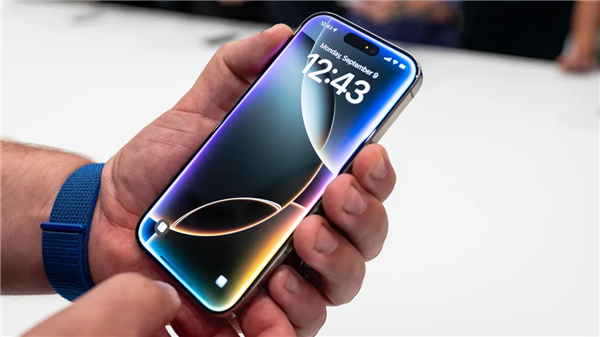 直击“关税战”下的深圳华强北：商户普遍持观望态度