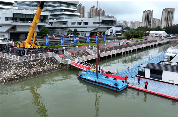 全球首艘高速可潜无人艇下水！能在水下潜伏1个多月