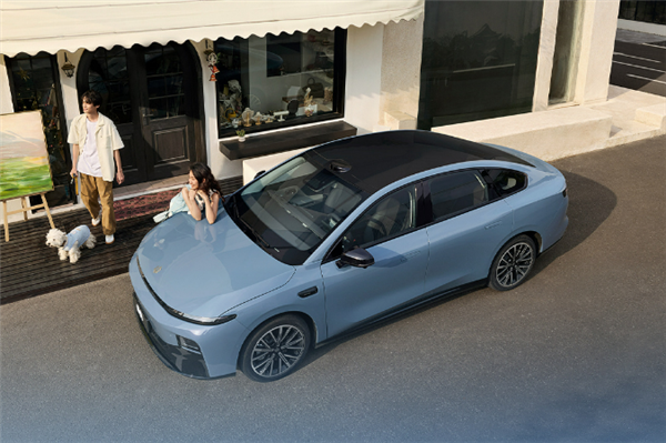 10.58万起 零跑B01纯电轿车开售：原生后驱、起步550公里