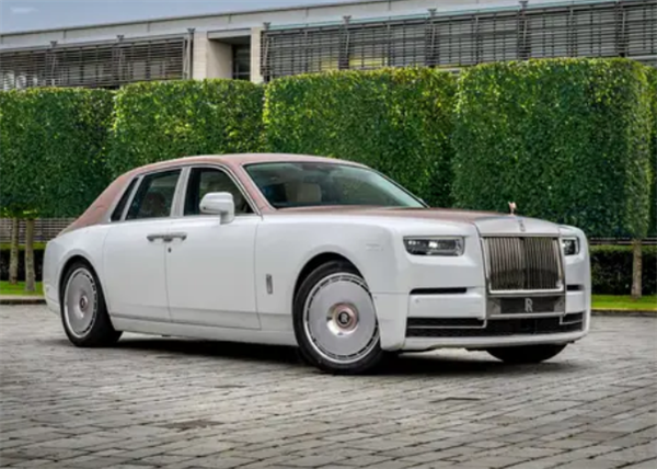 全球仅1台！劳斯莱斯幻影定制版登场：这才是顶奢教科书